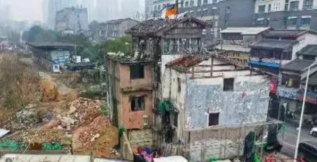 二次拆迁房屋怎么补偿?拆迁房屋赔偿款不下来怎么办?